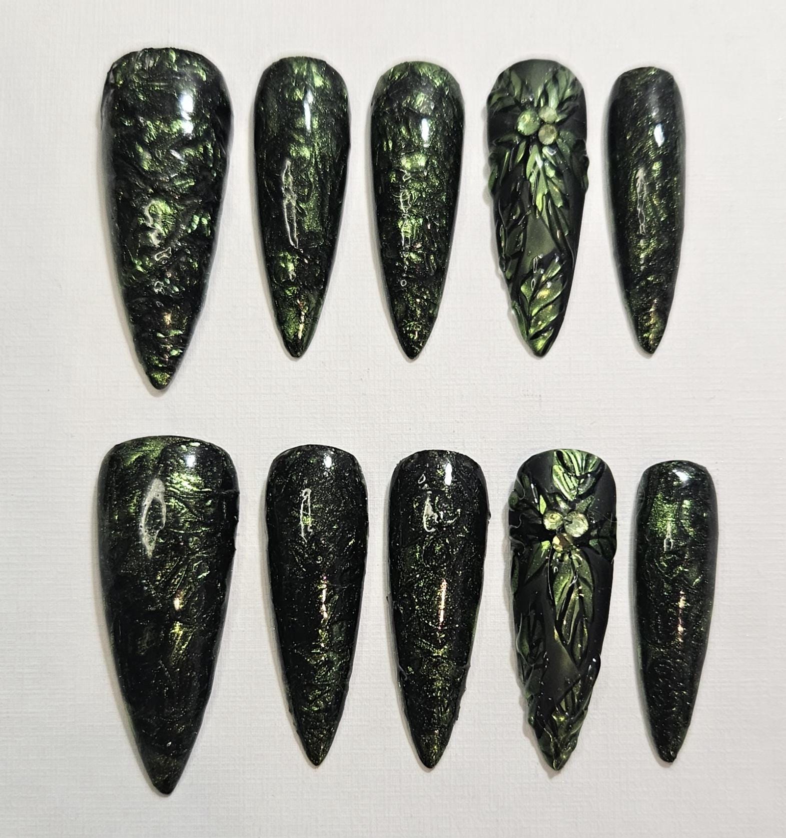 Черно и зелен лист - Image 3